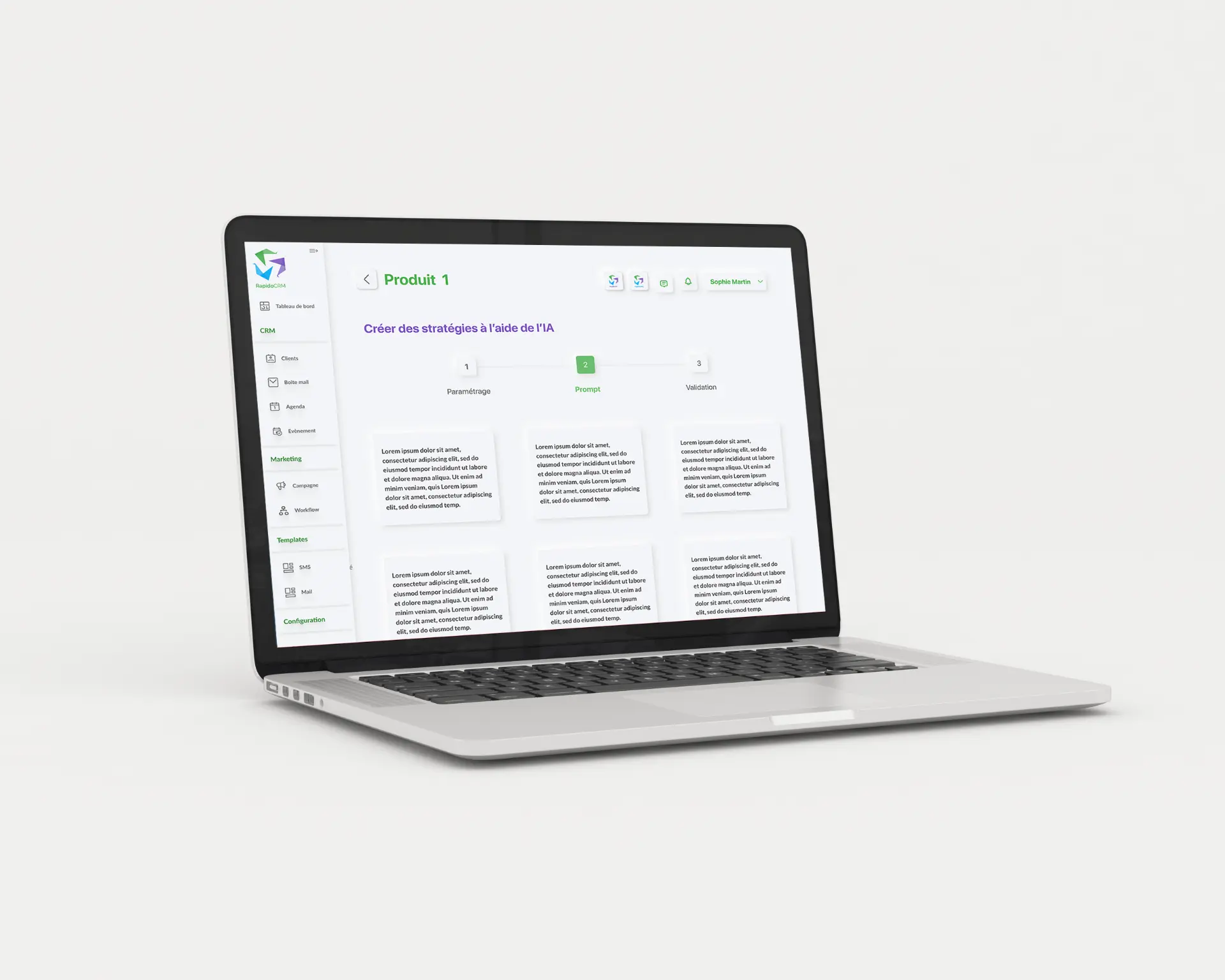 Écran de création de stratégies assistée dans RapidoCRM, en trois étapes : paramétrage, prompt, validation.